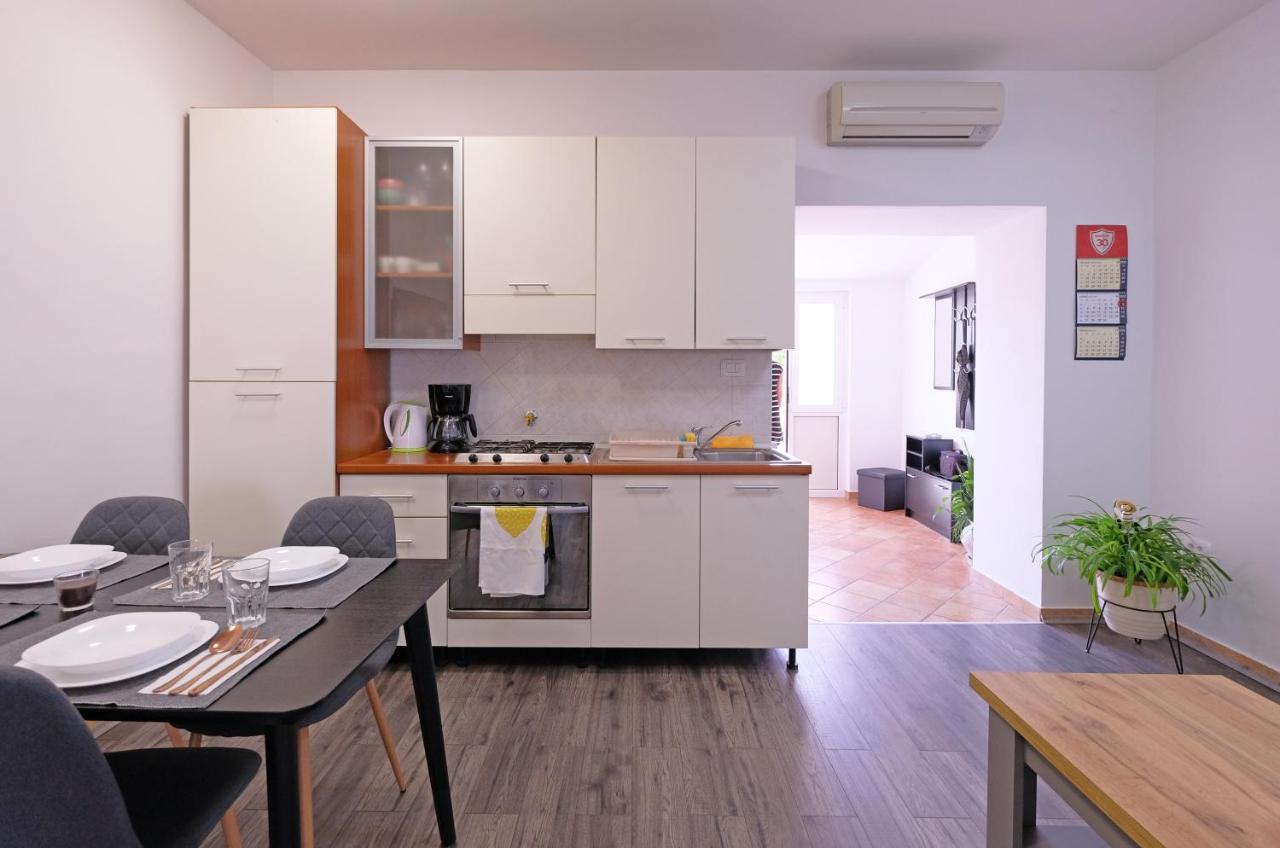 Apartment Klea - Cosy, Near City Center Πούλα Εξωτερικό φωτογραφία